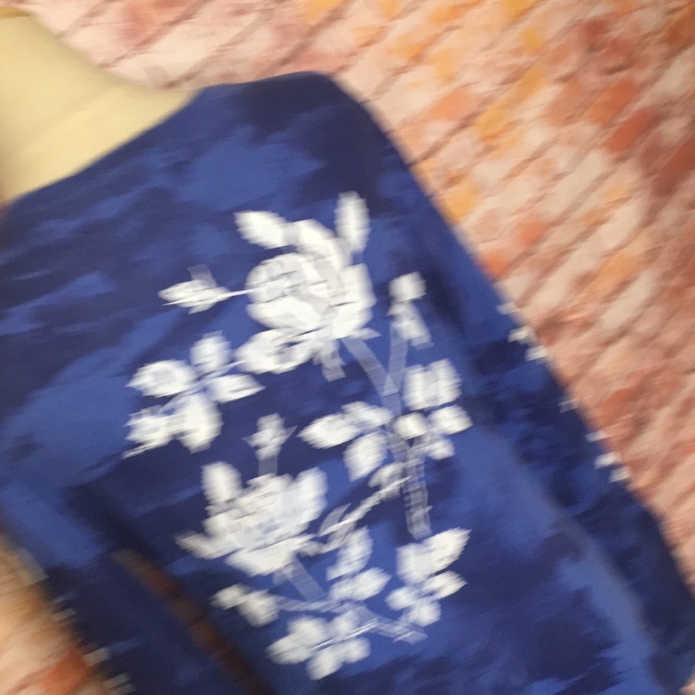 7 For All Mankind Blue and White Floral Scoop Neck Long Sleeved Tee - Picture 6 of 8